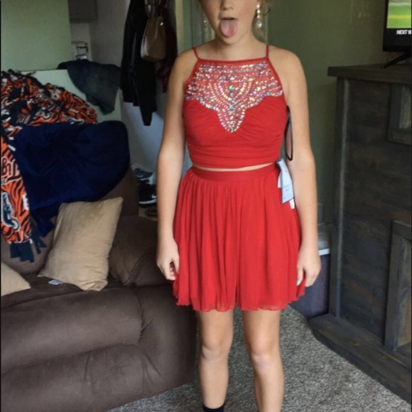 dress (formal) - Picture 6 of 6